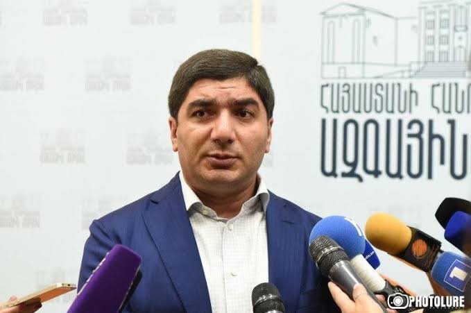 Ermənistan parlamentində siyasi etikaya dair qarşıdurma davam edir
