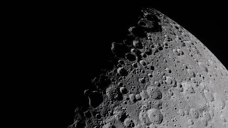 NASA Ay səthində “Falcon 9” raketinin yaratdığı yeni kraterin fotoşəkillərini yayımladı