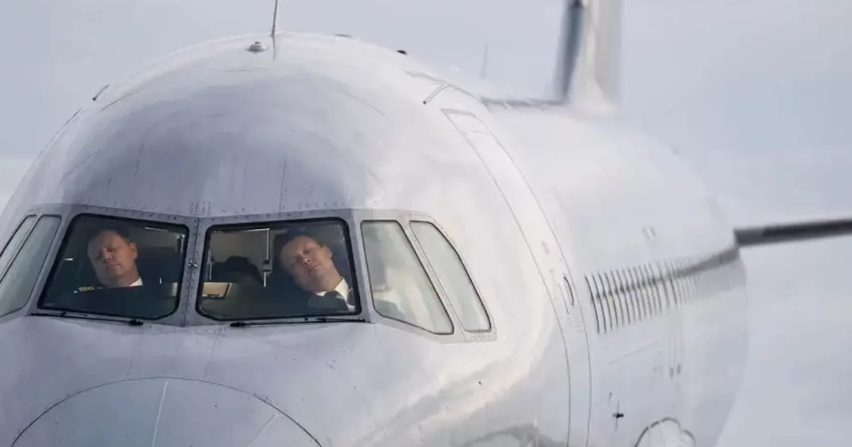 11 kilometrdə uçuş: Batik Air A320-nin hər iki pilotu yuxuya gedib