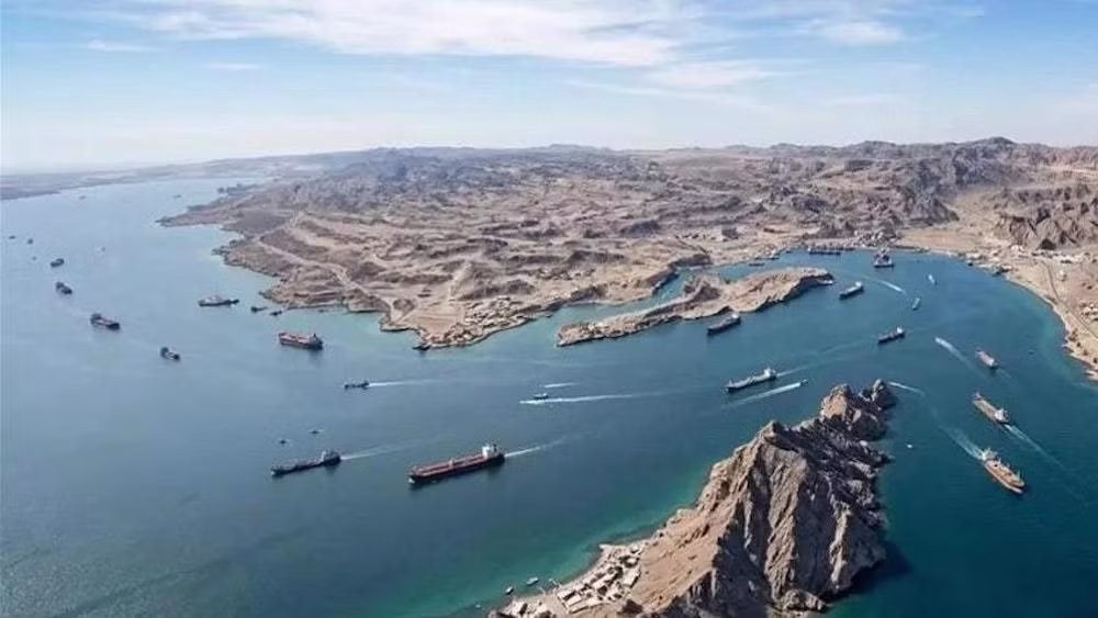 İran və Oman Hörmüz boğazında gəmiçilik marşrutlarının bərpasını müzakirə edir