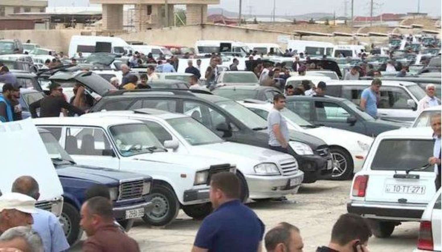 İkinci əl avtomobil alarkən diqqətli olun: ekspertlər nəyi xəbərdarlıq edir