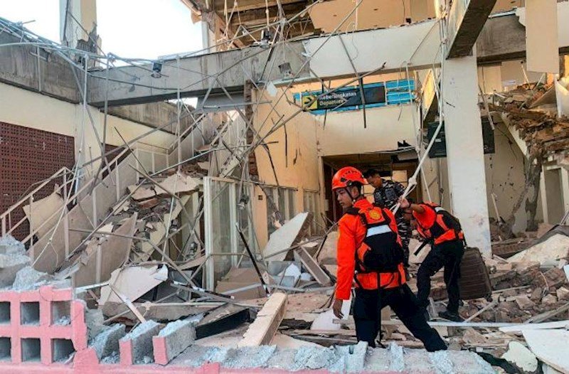 İndoneziyanın Flores adasında 7,7 ballıq zəlzələ nəticəsində 54 nəfər həlak olub